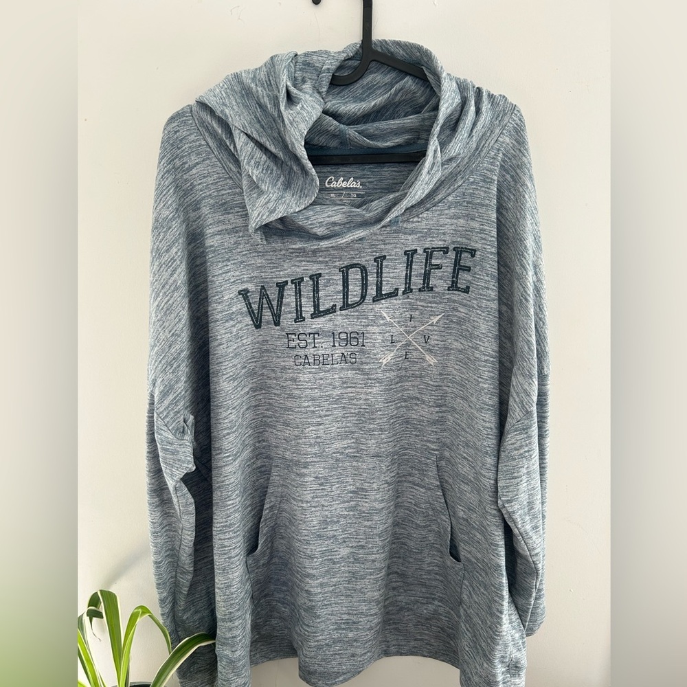 Cabela's Heather Gray 'Wildlife' Long Sleeve Hoodie Tee